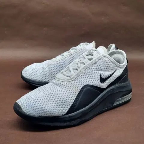 나이키 에어맥스 모션2 운동화 235,