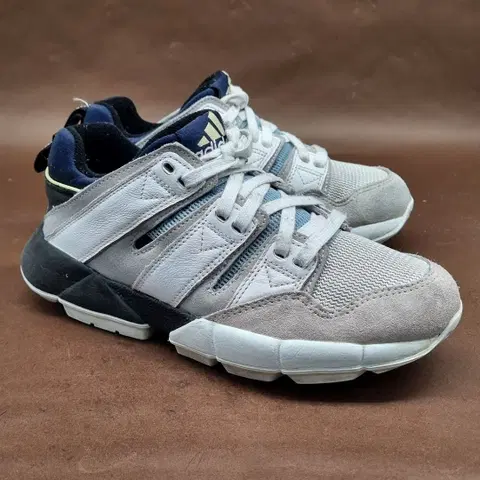 아디다스 EQT 쿠션2 운동화 240,