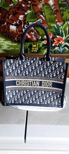 디올 오블리크 북토트  미듐사이즈(끈있는 모델)