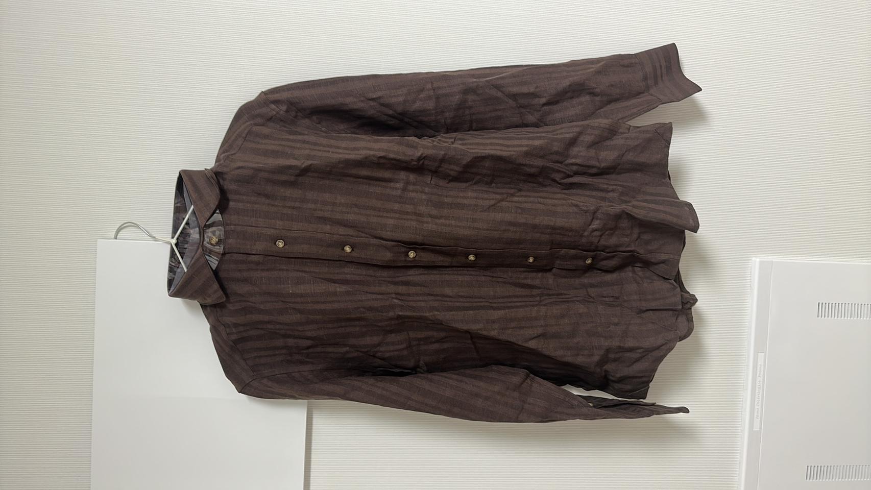 브라운 스트라이프 셔츠