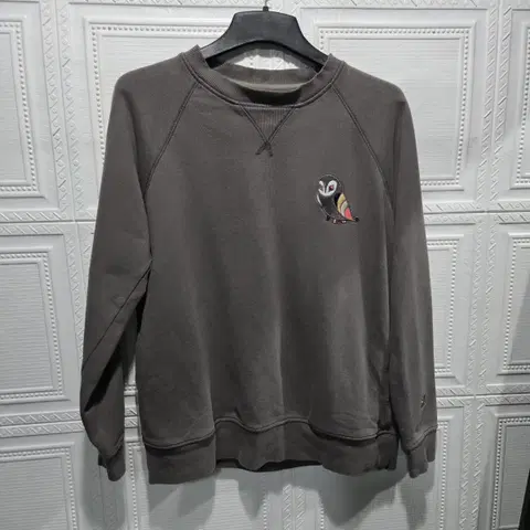 럭키슈에뜨 기모 맨투맨 M