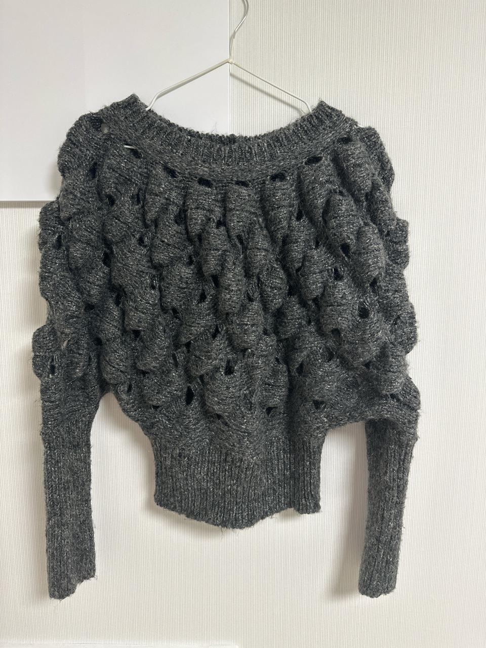 회색 루즈핏 니트