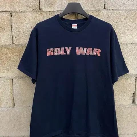 슈프림 홀리 워 티