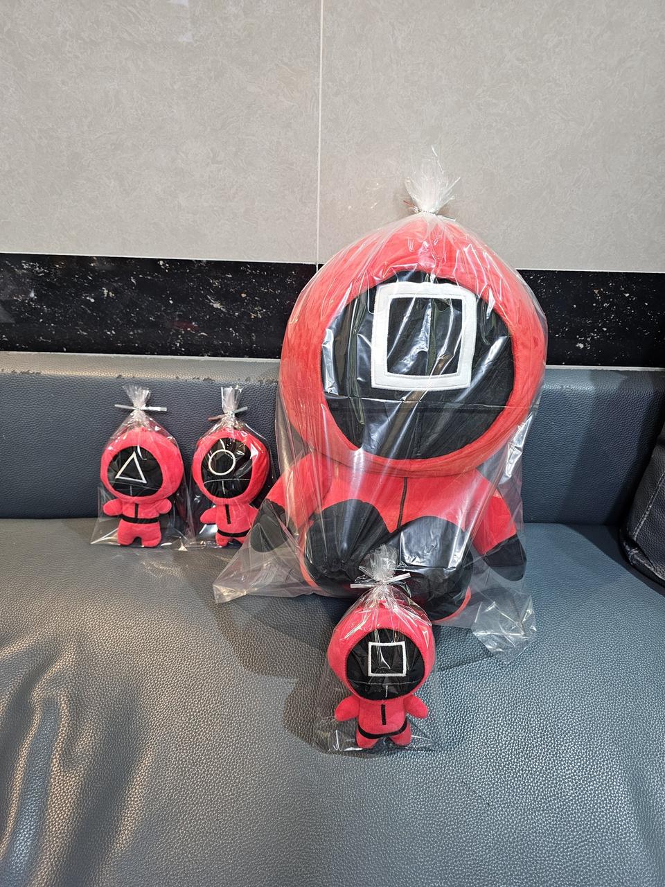 오징어게임 병정 관리자 진행요원 대형 키링 가방고리 인형 팔아요