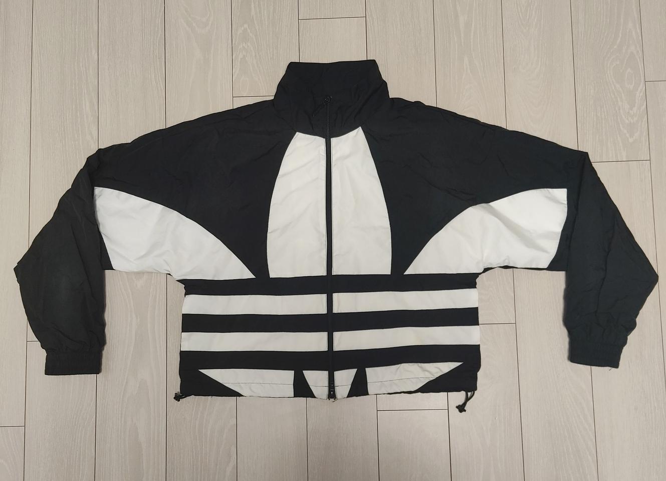 아디다스 빅로고 바람막이