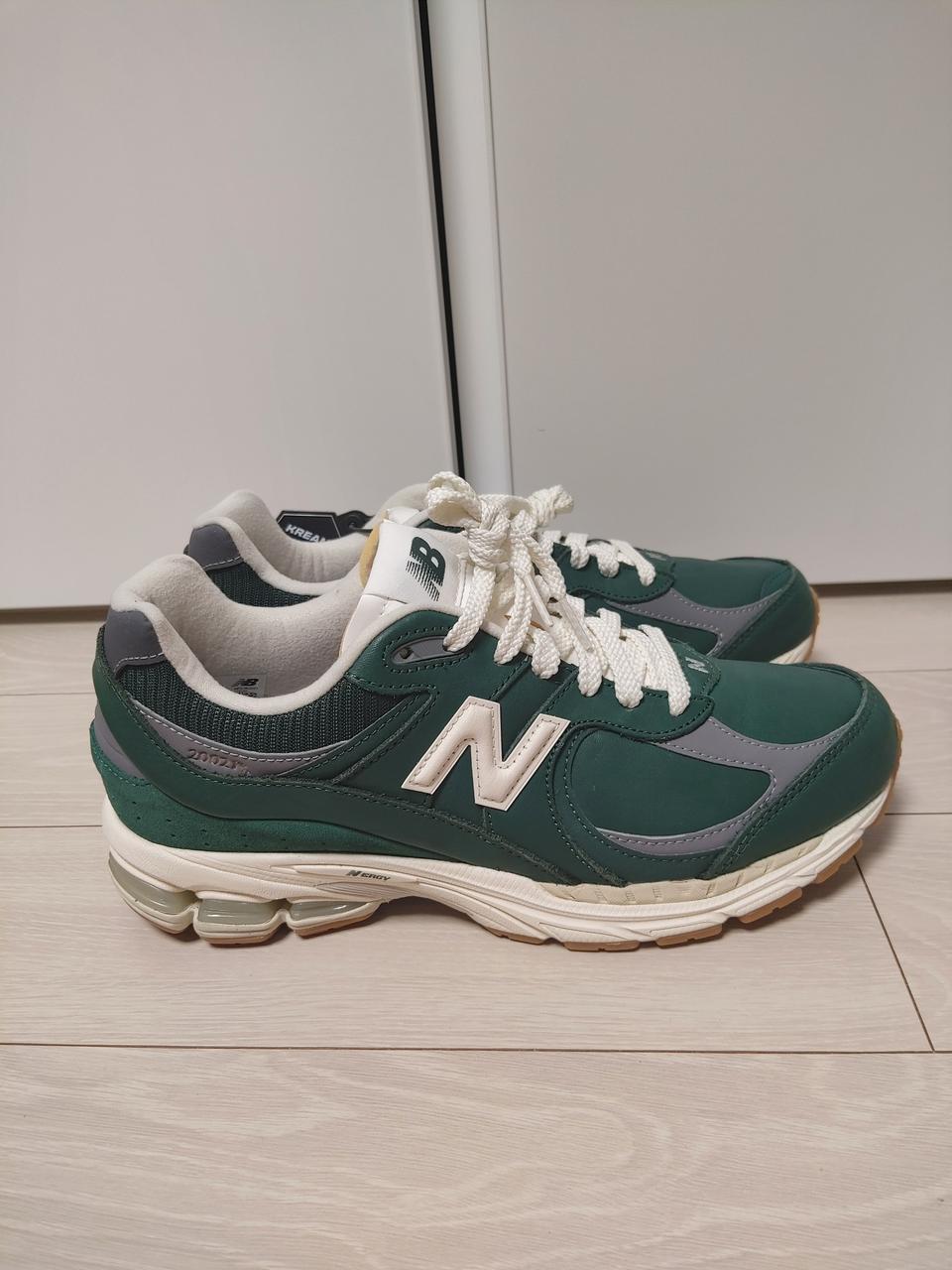 새상품 뉴발란스 2002r레더 280