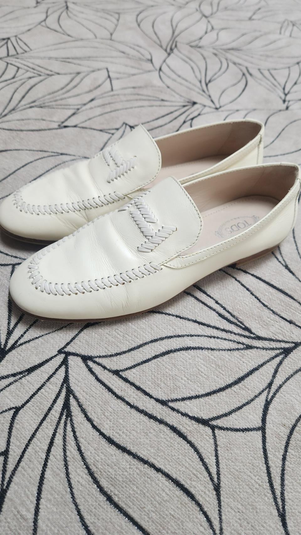 정품 Tod's 토즈 화이트 더블티 스티치 eu37.5 240 245