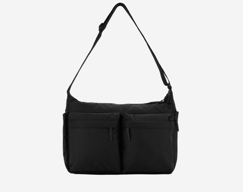 유니클로 멀티 포켓 솔드백 블랙/올리브