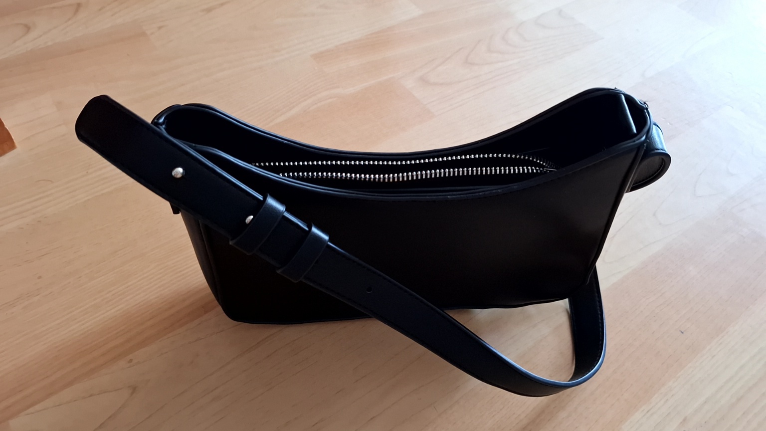 이랜드 검정 숏스트랩 숄더백 MIABGC414B