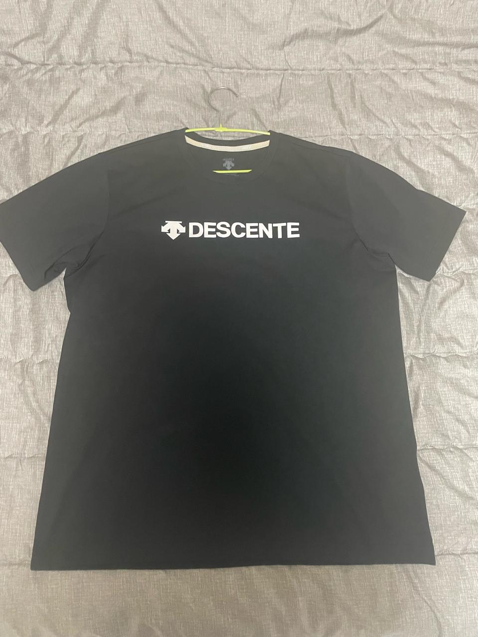 데상트 기능성 반팔티 105