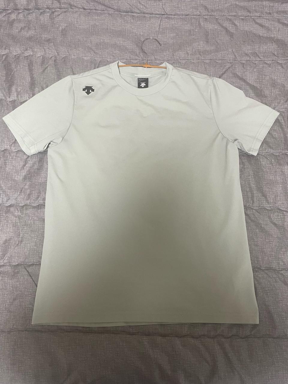 데상트 반팔티 95