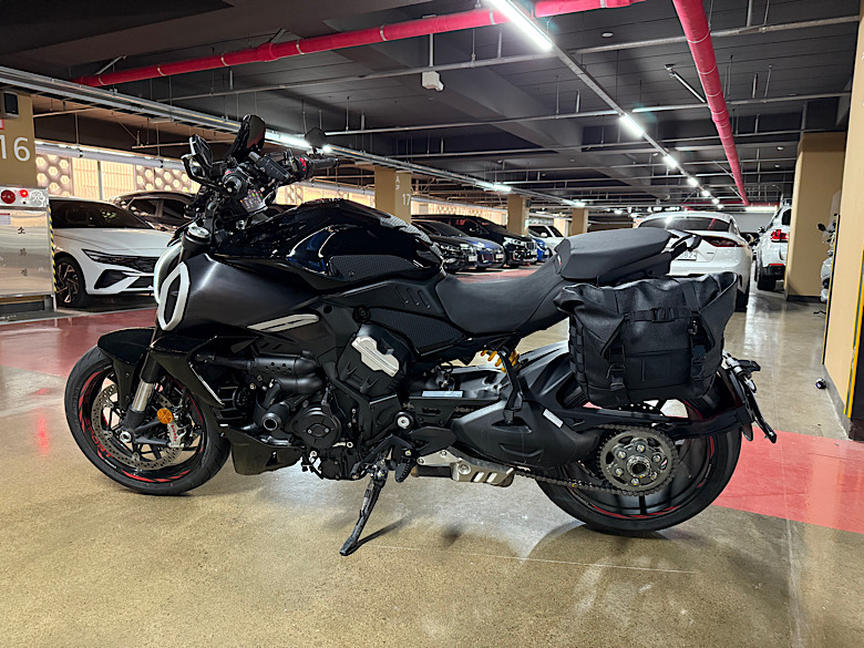 두카티 디아벨V4