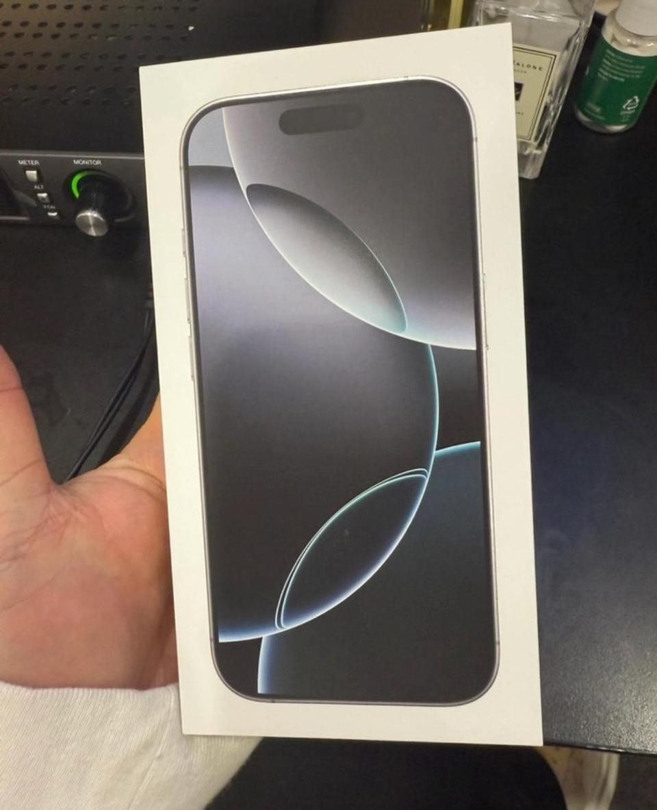 [미개봉] 아이폰 16프로 256기가 화이트티타늄