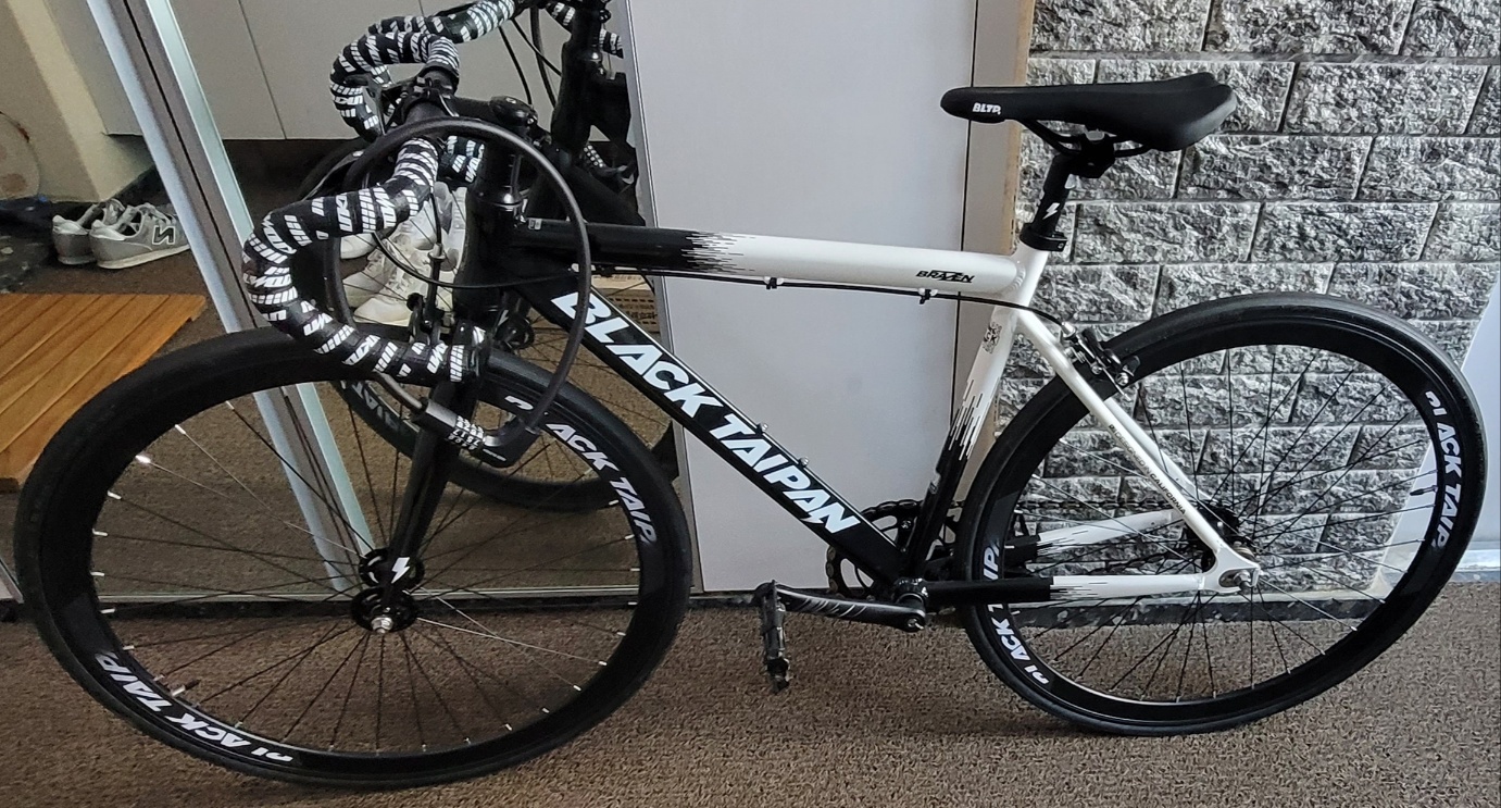 블랙타이판 픽시