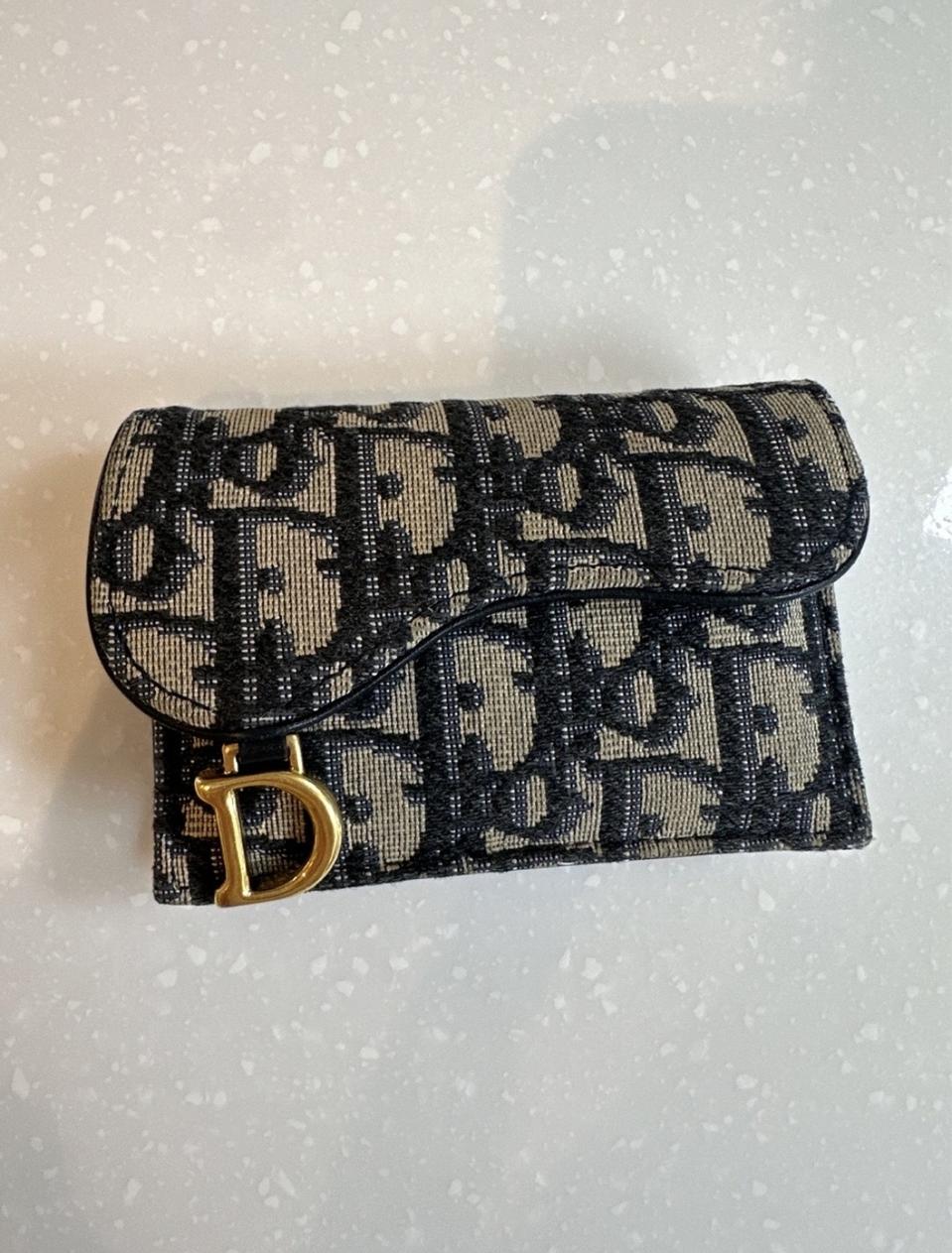 디올 오블리크 새들 플랩 카드지갑