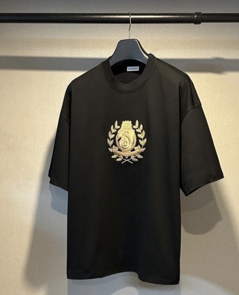 새상품 버버리 자수 로고 반팔 티셔츠 싸게팝니다