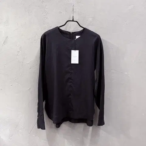 새상품 르누이 블라우스