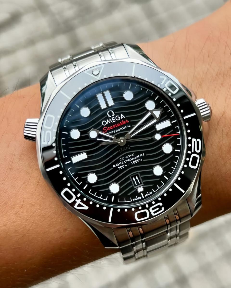 오메가 씨마스터 다이버 300M 시계입니다