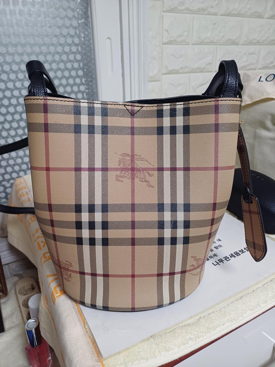 버버리 체크 버킷백