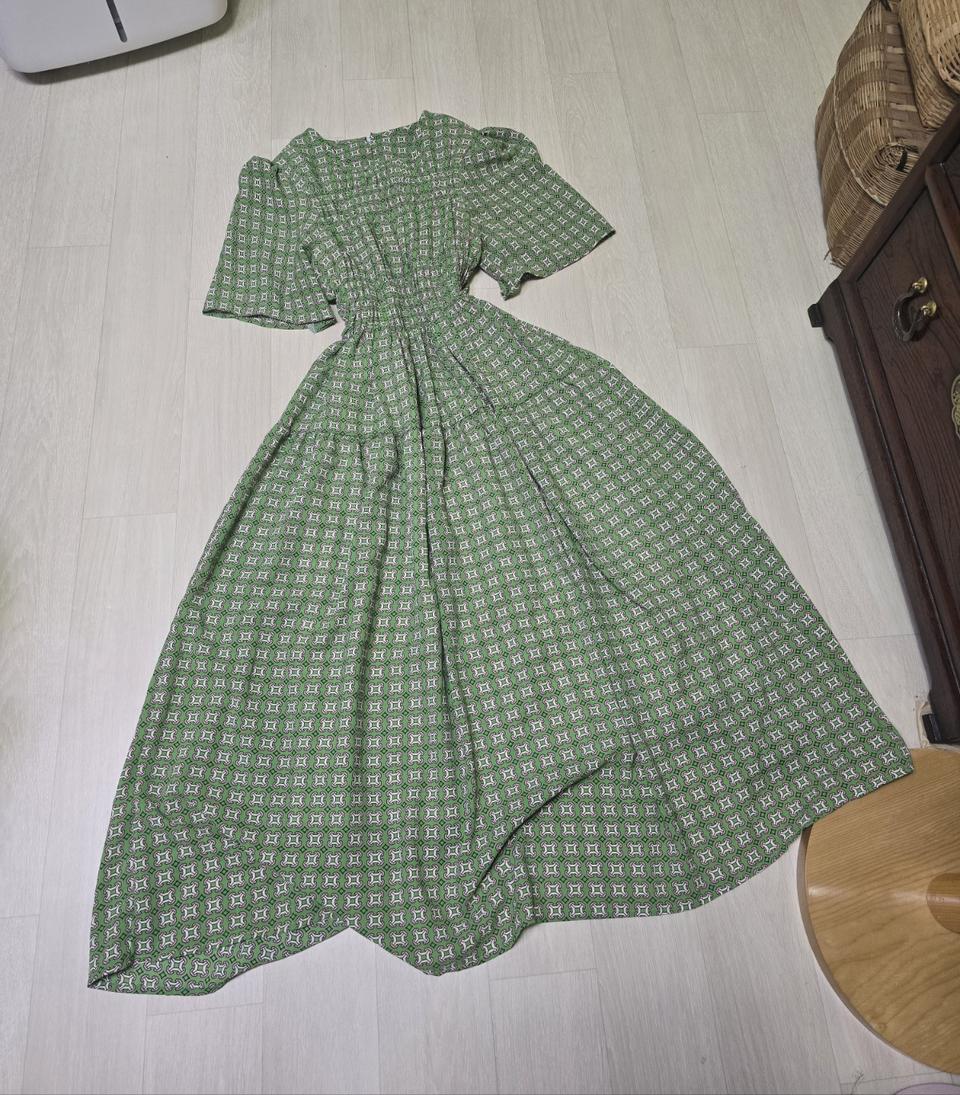 데이트룩/ 스퀘어넥/ 퍼프소매/ 스모그밴딩/ 상큼쟁이 롱원피스