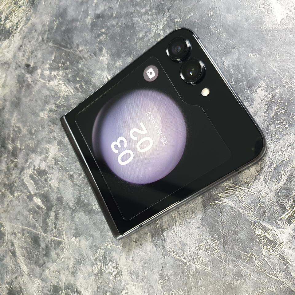 갤럭시 Z플립5 5G 블랙 256G 판매합니다 