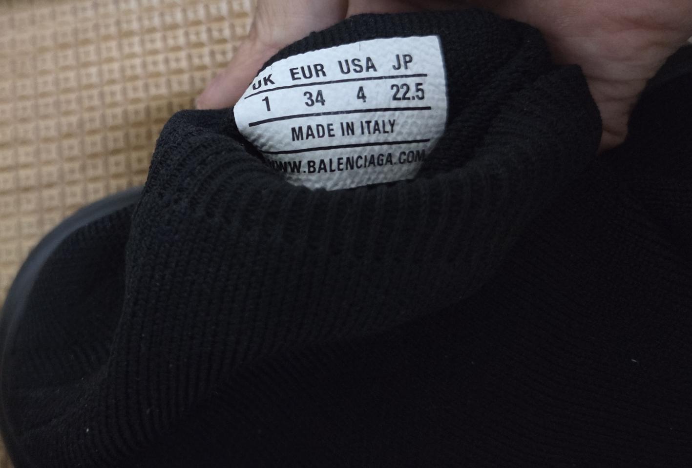 발렌시아가 스피드러너 올검 34 사이즈 정품입니다