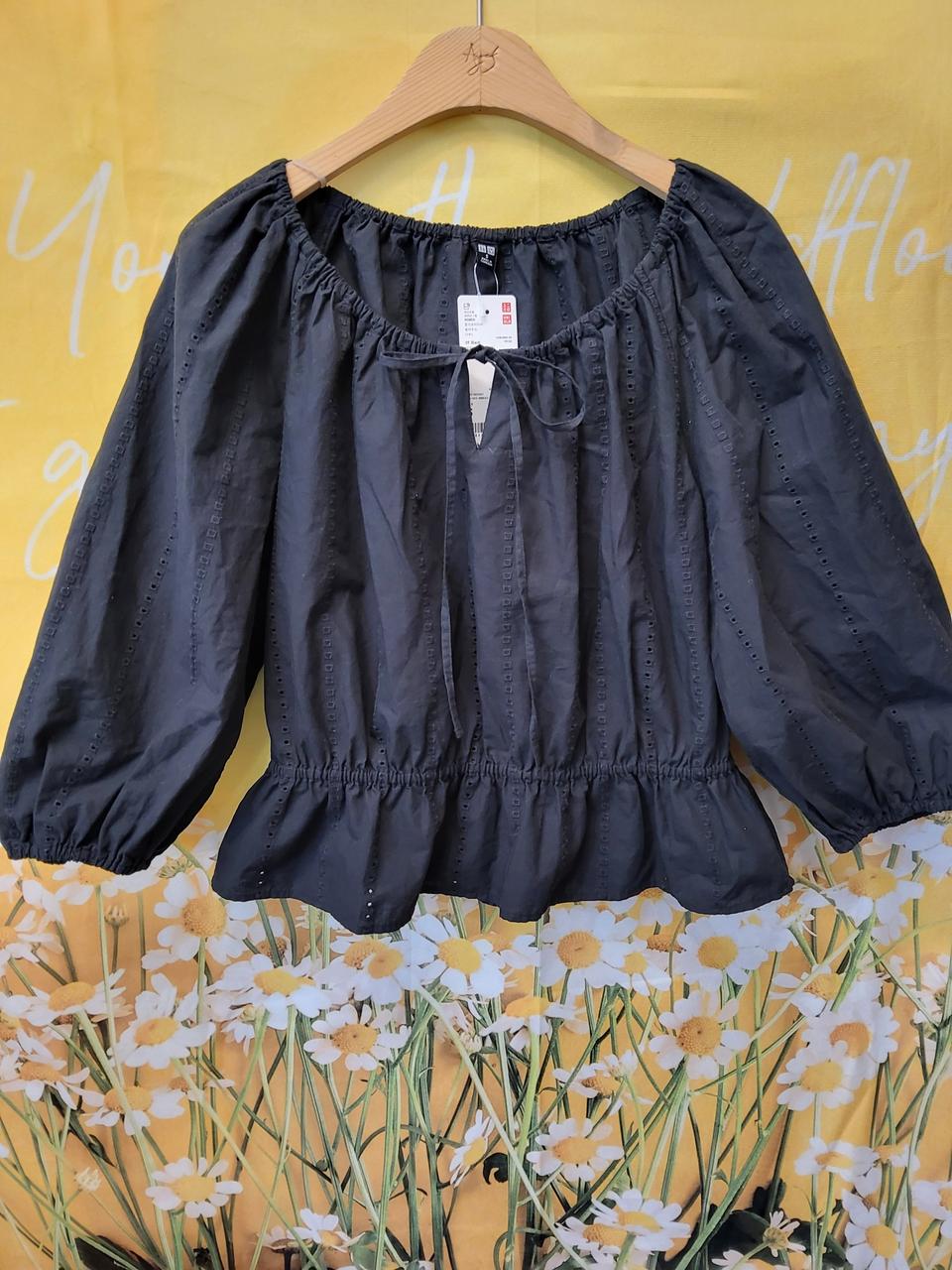 미사용/유니클로 오프숄더 블랙블라우스 24년상품 택가 39900