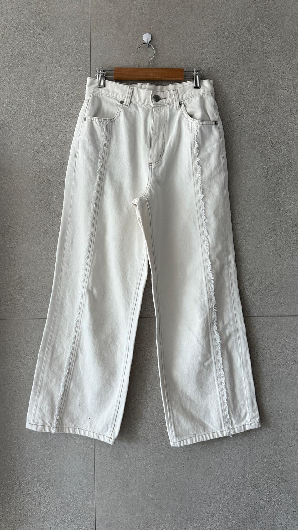 GU 화이트 프린지 와이드 청바지