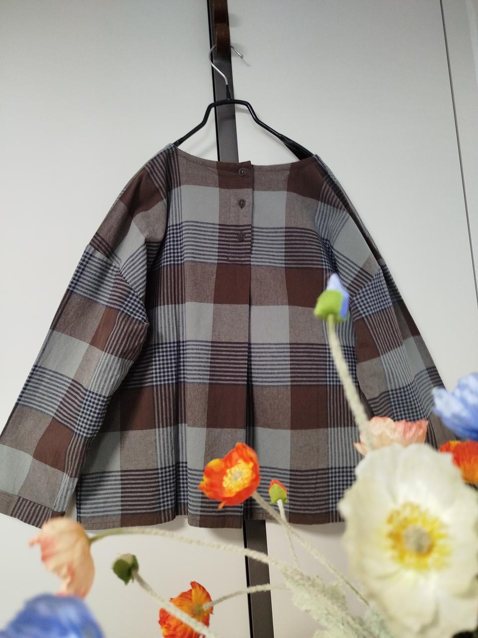 새옷 고급스런 색상의 체크 면 뒷등 단추 박시핏 블라우스