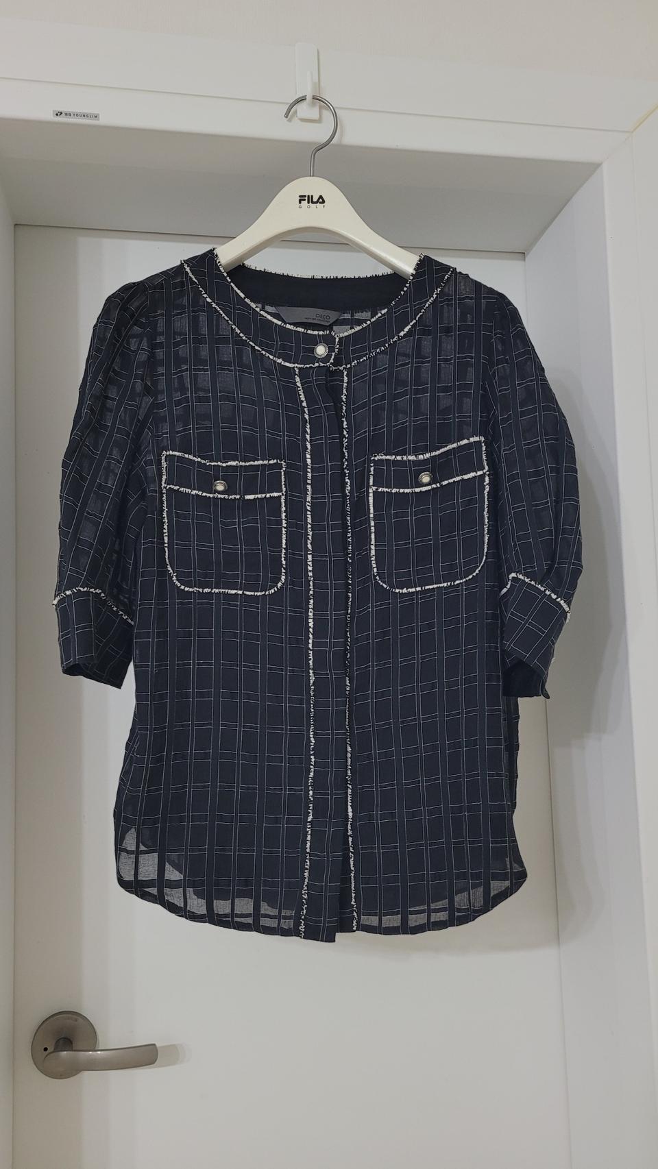 데코 트위드 네이비 블라우스입니다