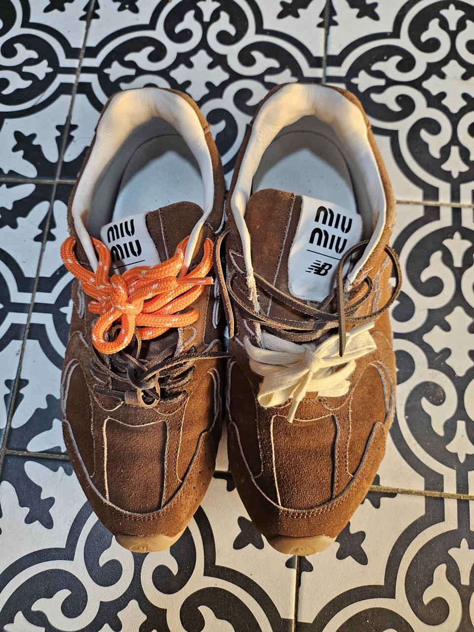 뉴발란스 미우미우 40사이즈