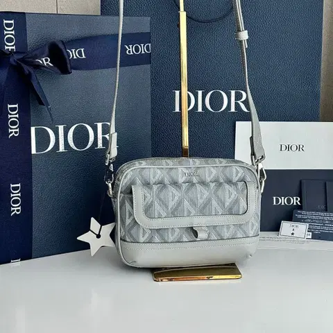 {새상품급/풀구성}디올 힛더로드 다이아몬드 스트랩 메신저백