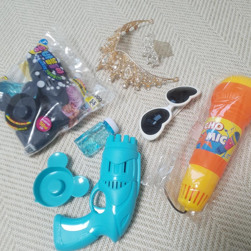 다이소 파티용품 일괄 (왕관, 비눗방울, 선글라스, 마이크)