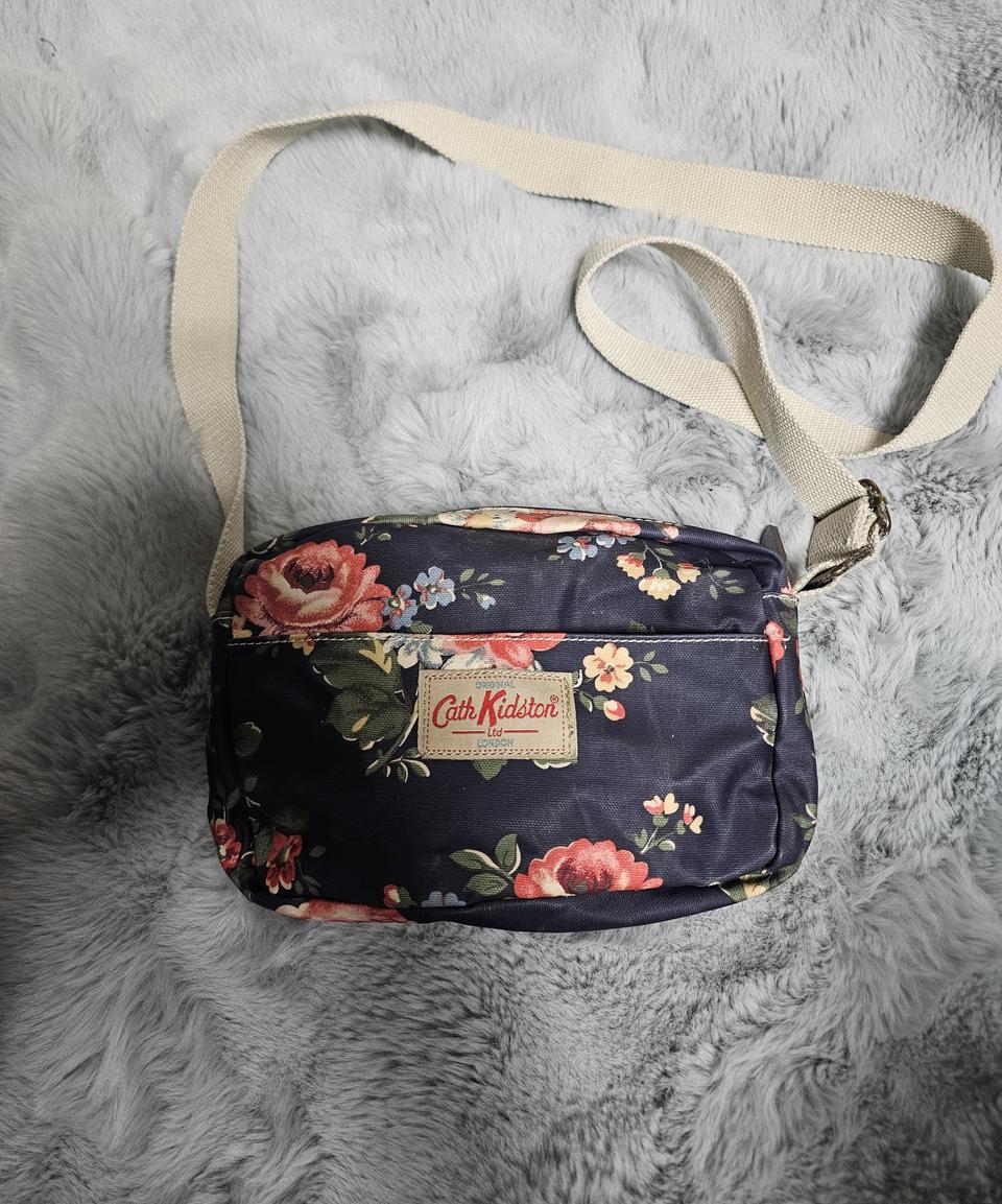 키스캐드슨 크로스백