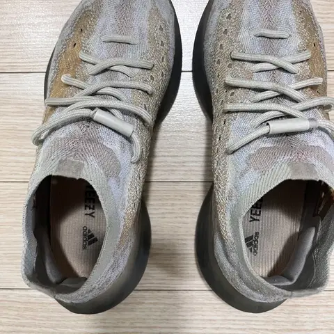 아디다스 이지부스트255