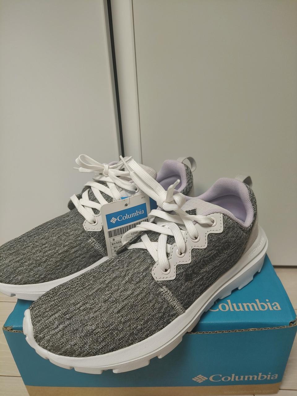 새상품 컬럼비아 240