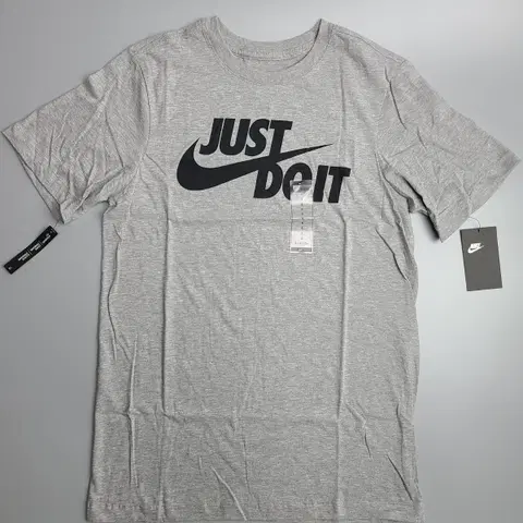 남자 나이키 새상품 회색 스우시반팔티 S