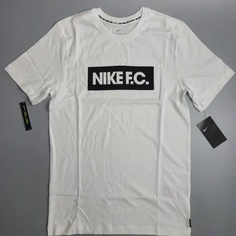 나이키 새상품 에센셜 반팔티 S M