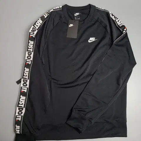 나이키 새상품 스우시 크루탑 검정 맨투맨 S M
