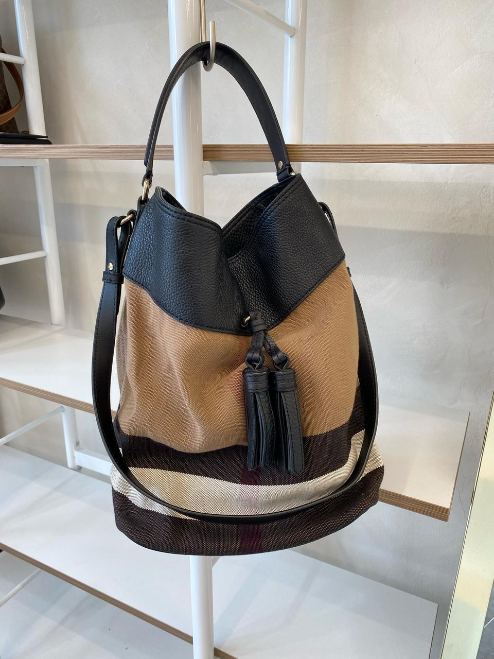 버버리 애쉬비 블랙 호보 태슬 패브릭 숄더백