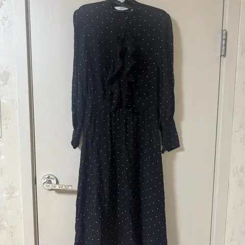 [36] 앤아더스토리즈 레이온 원피스