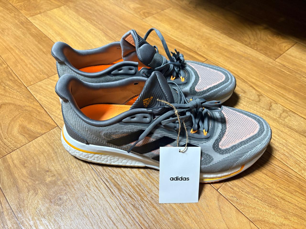 아디다스 슈퍼노바 285 러닝화 새상품 팝니다