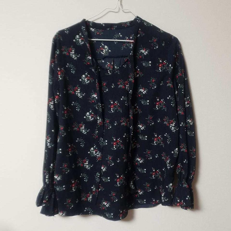 새상품) 플라워 리본 타이 소매 프릴 블라우스