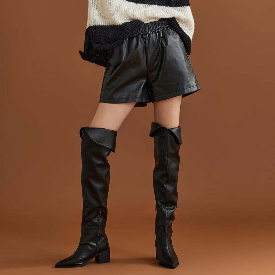 <새옷> 블랙 레더 반바지