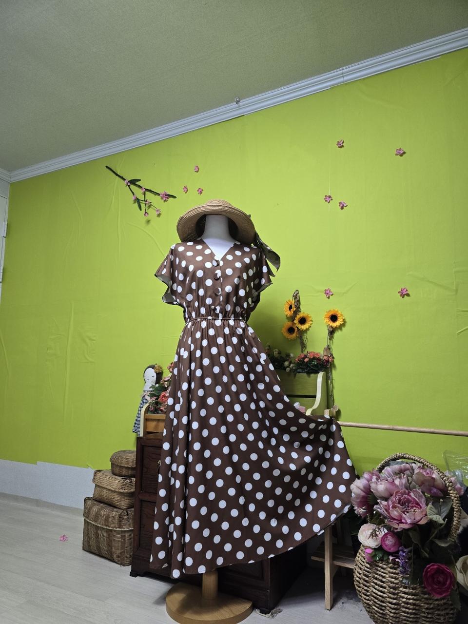 데이트룩  / 회이트 도트무늬 / 허리밴드  / a라인 롱원피스