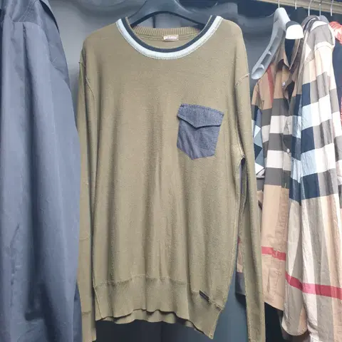 갈리아노 크로스오버 니트