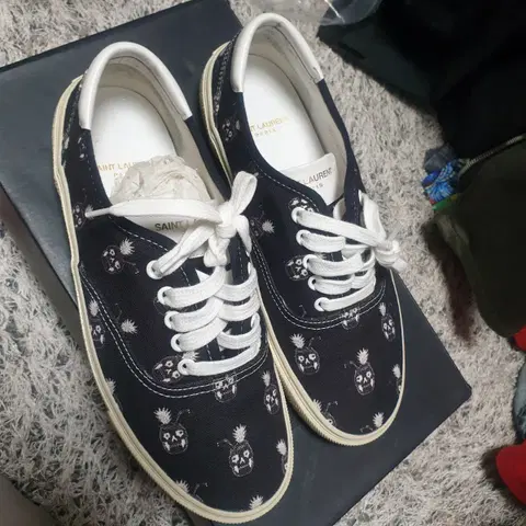 1회착)생로랑 스케이트 스니커즈