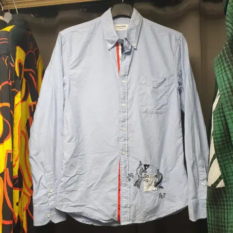 톰브라운 자수포인트 셔츠