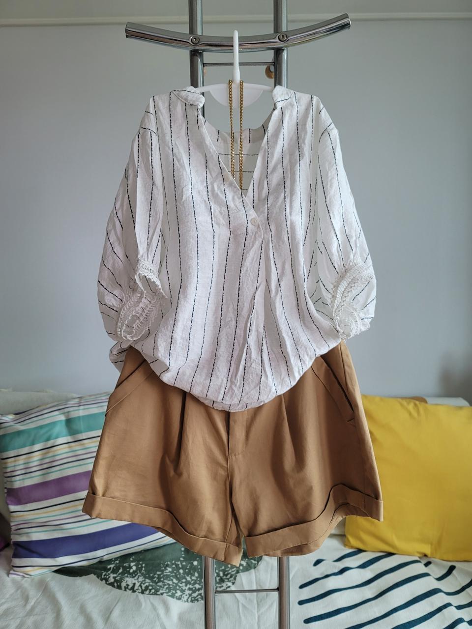 벌륜 브이넥 블라우스