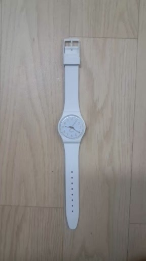 스와치.명품.화이트.새상품..약 교체완료.